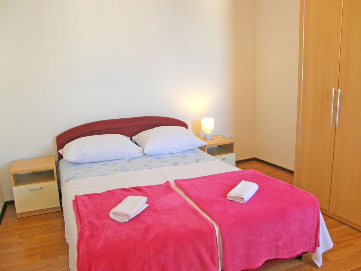 פרימוסטן Apartments Jurica מראה חיצוני תמונה