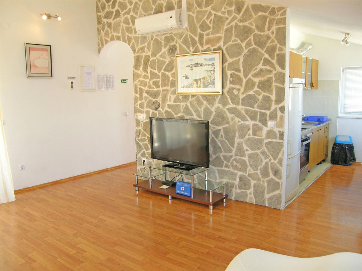 פרימוסטן Apartments Jurica מראה חיצוני תמונה