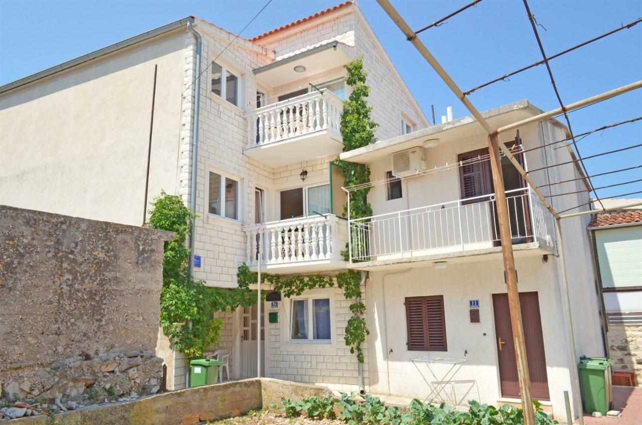 פרימוסטן Apartments Jurica מראה חיצוני תמונה